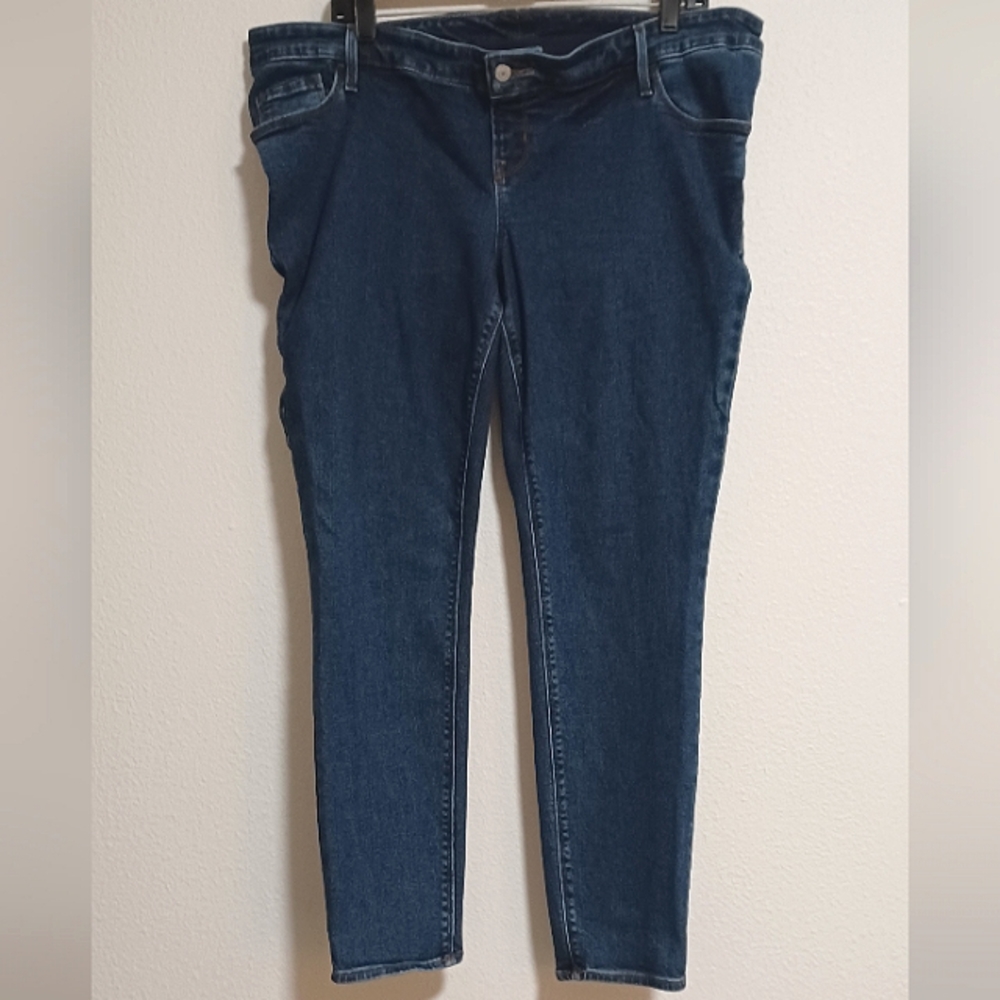 Old Navy women's maternity Rockstar skinny jeans - Picture 2 of 8